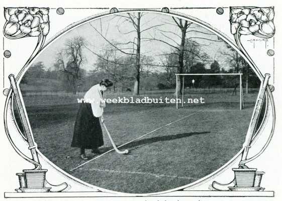 Onbekend, 1907, Onbekend, GOLF EN HOCKEY. Het oefenen om zuiver op het doel te leeren slaan