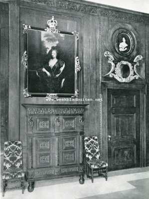 Gelderland, 1907, De Steeg, MIDDACHTEN. VOORHUIS OF VESTIBULE. Portret van Koningin Charl. Amlie van Denemarken, Prinses van Hessen-Cassel, Gemalin van Koning Christiaan V