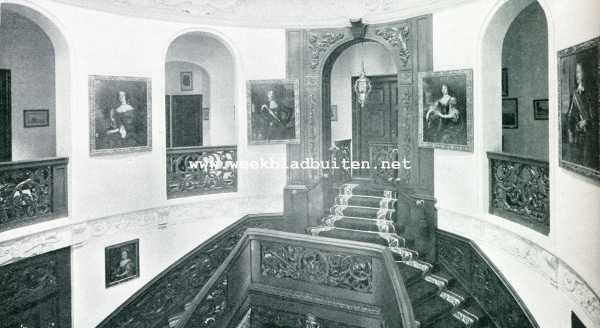 Gelderland, 1907, De Steeg, MIDDACHTEN. Het ovengedeelte van de trap met de Galerij