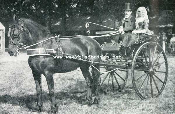 Zuid-Holland, 1907, Den Haag, De afdeeling paarden op de Landbouwtentoonstelling te 's-Gravenhage. Ouderwetsche Groningsche kleedij