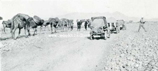 Onbekend, 1907, Onbekend, Peking-Parijs. In de Gobi-Woestijn. Ontmoeting van twee verschillende karavanen, de eerste, de auto-karavaan, op weg naar Parijs, de tweede die der kameelen op weg naar Kalgan