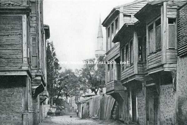 Turkije, 1908, Istanboel, Voor den harem bestemd. Straat in een Turksche wijk te Stamboel