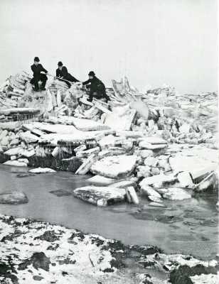 Noord-Holland, 1908, Marken, Opgekruid ijs aan de N.O. zijde van het eiland Marken