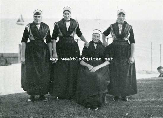 Flevoland, 1908, Urk, Urk en de Urkers. Vrouwelijke bewoners van Urk in feestkleed