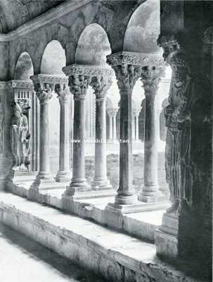 Frankrijk, 1908, Arles, Auto-tocht Genua-Amsterdam. Arles. Detail van een der vier galerijen in het klooster St. Trophime