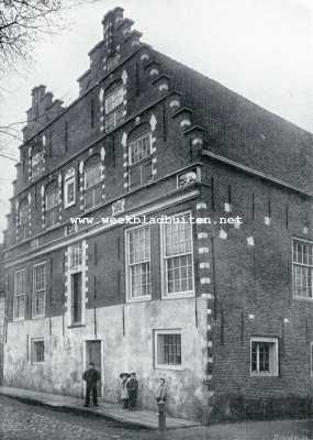Noord-Holland, 1908, Enkhuizen, De voorgevel van het Peperhuis op de Wierdijk te Enkhuizen