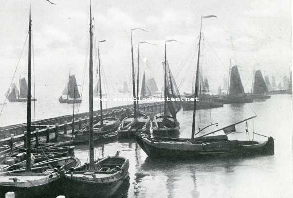 Noord-Holland, 1908, Volendam, Volendam. Bij de haven van Volendam