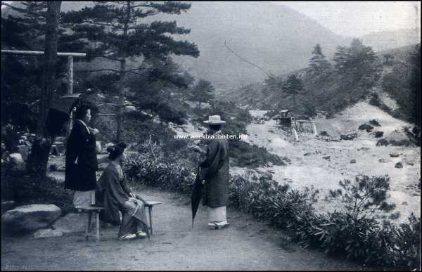 Japan, 1909, Onbekend, De warme bronnen van Japan. De bergstroom met het heete bronwater