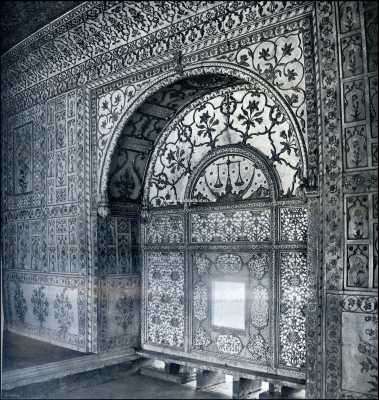 Marmeren paleizen. De Diwan-I-Am te Agram. Marmeren vertrekje in het Gerechtsgebouw waaruit Aurangzib een gerechtszitting volgde