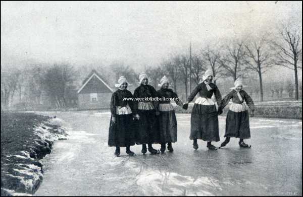 Noord-Holland, 1909, Onbekend, Volendammer meisjes tusschen Edam - Volendam