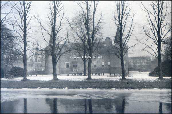 Noord-Brabant, 1909, Helmond, Het Kasteel Helmond. Het Kasteel Helmond gezien over de Zuid-Willemsvaart