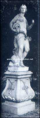 Iets over stadstuinen. Antieke marmeren beelden in den tuin van Heerengracht 458 - 1