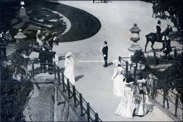 Gelderland, 1909, De Steeg, De Keizerin met Gravin Bentinck opwandelend naar het Kasteel