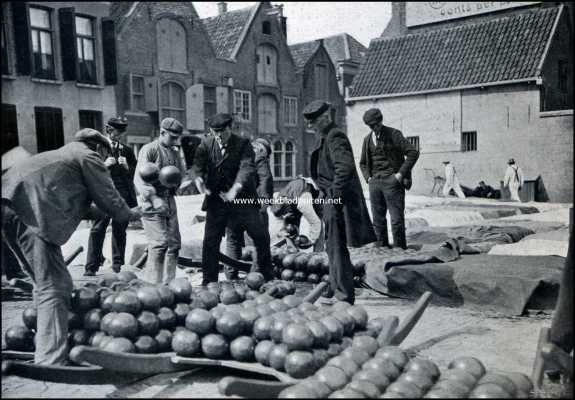 De Kaasmarkt te Alkmaar. Het verladen