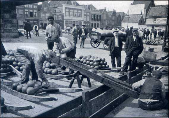 Noord-Holland, 1909, Alkmaar, De Kaasmarkt te Alkmaar. Het verschepen