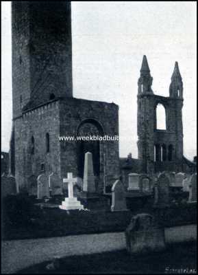 Hati, 1909, Onbekend, De runen van de oude kathedraal van St. Andrews (O.K. van Schotland). Uit den afstand der beide brokstukken die toch beide tot hetzelfde gebouw behoord hebben, kan men opmaken dat het zeer groote afmetingen moet gehad hebben