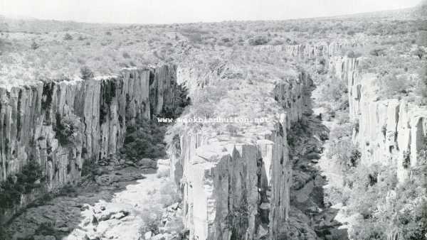 Onbekend, 1909, Onbekend, De Rio Grande over. Diepe steilrotsige canons