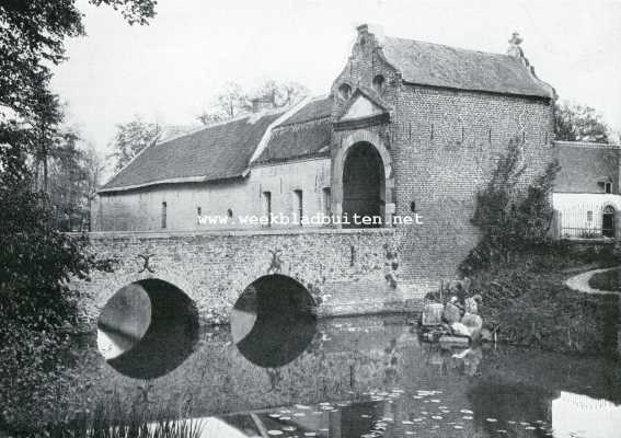 Limburg, 1909, Haelen, De Burcht Aldenghoir bij Haelen (L.). Poortgebouw met brug