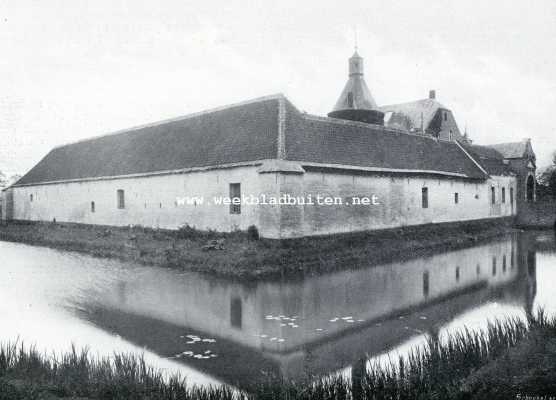 Limburg, 1909, Haelen, De Burcht Aldenghoir bij Haelen (L.). Bijgebouwen met gracht (N.O. naar Z.W.)