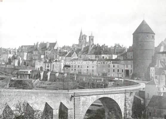 Semur. Gezicht op de stad