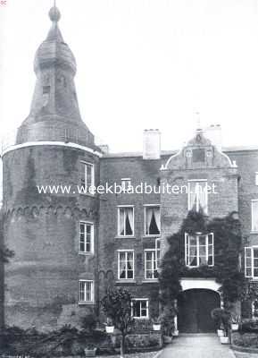 Het kasteel Well (L.). Het kasteel Well. Binnenhoofdingang met toren