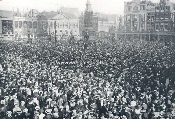 Noord-Holland, 1910, Amsterdam, Het koninklijk bezoek aan Amsterdam. De Dam in vogelvlucht na de aankomst op het paleis van de koninklijke familie