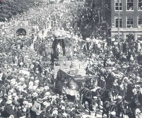 Het bezoek van de koninklijke familie aan Amsterdam. De Historische Optocht op de Westermarkt. Praalwagen 