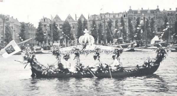 Noord-Holland, 1910, Amsterdam, Het bezoek van de koninklijke familie aan Amsterdam. Het waterfeest op den Amstel. Met den 1sten prijs bekroonde wherrie