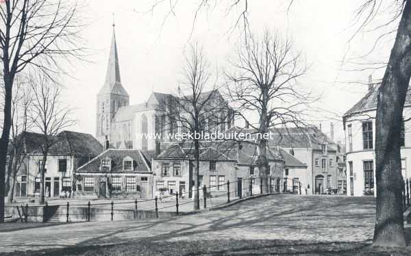 Overijssel, 1910, Kampen, Uit Kampen. De St. Nicolaas- of Bovenkerk van de brug over de Burgel af gezien