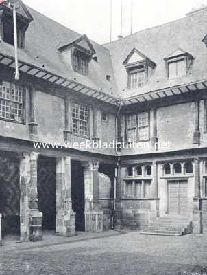 Frankrijk, 1910, Troyes, Troyes. Schilderachtig hoekje van de binnenplaats van hotel de Mauroy