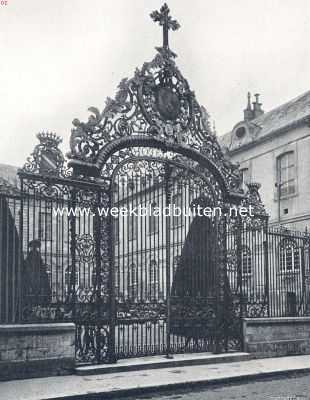 Frankrijk, 1910, Troyes, Troyes. Gesmeed ijzeren hek voor het hospitaal
