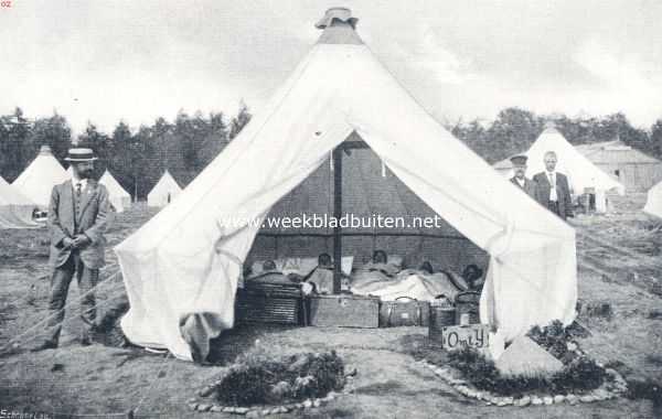 Noord-Holland, 1910, Laren, Groote vacantie op de Laarder heide. Interieur van een tent van 