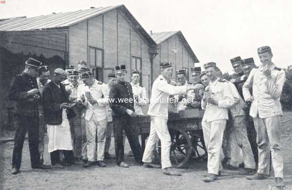 Noord-Holland, 1910, Laren, Groote vacantie op de Laarder heide. Kon. Ned. Weerbaarheid-Vereeniging. Een welkome gast