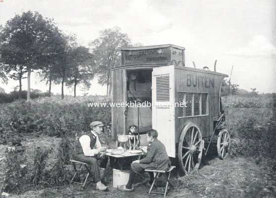 Nederland, 1910, Onbekend, In een woonwagen door Nederland. Aan het ontbijt