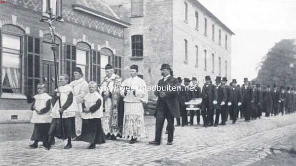 Limburg, 1910, Onbekend, In een woonwagen door Nederland. Een begrafenis in Noord-Limburg
