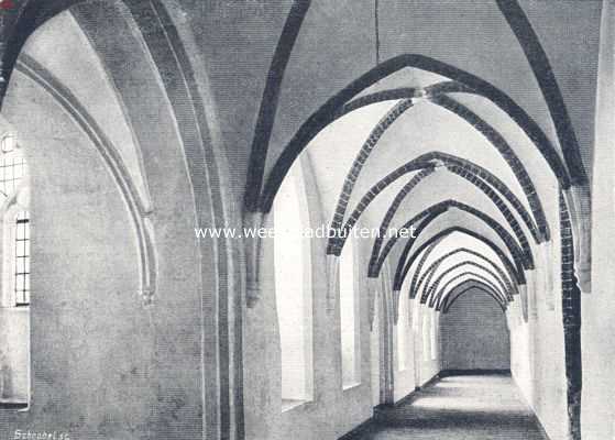 Groningen, 1910, Ter Apel, Het oude klooster te Ter Apel. De oude kloostergang