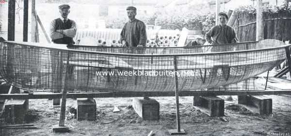 Nederland, 1910, Onbekend, Iets over gewapend beton. Geraamte van een motorbootje van gewapend beton