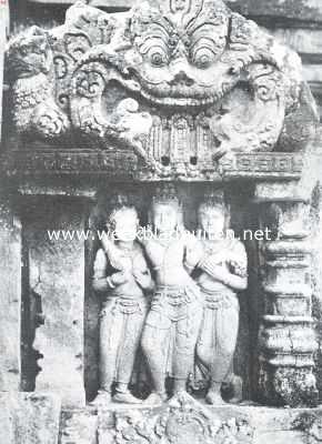 Indonesi, 1911, Parambanan, Van Java's tempelschoonheden. De tempel-runen van Parambanan. Apsarasa's van de tweede reeks