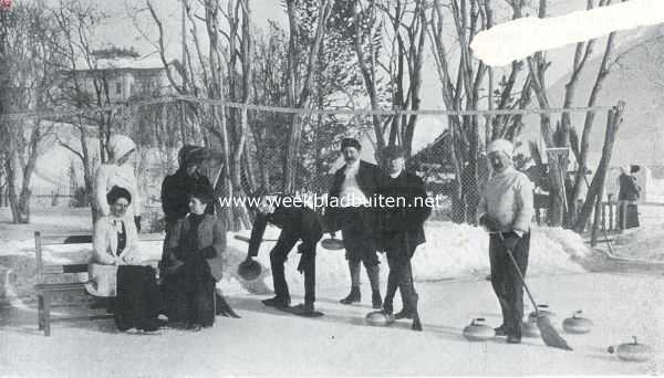 Zwitserland, 1911, Samaden, Curlingspel. Derde speler van rechts is de zeer goede Hollandsche speler Neumann