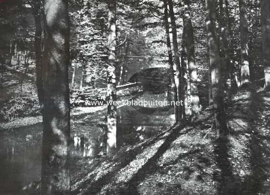 Noord-Holland, 1911, Bussum, Het bosch van Bredius. Kijkje op de brug bij het melkhuisje