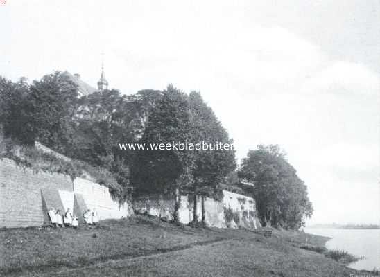 Limburg, 1911, Kessel, Gezicht van den Maasoever bij het kasteel