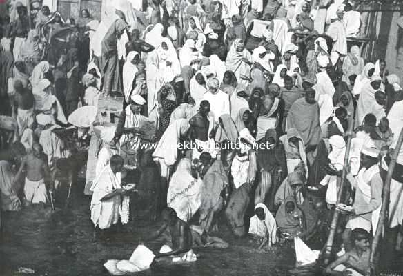 India, 1911, Varanasi, Hindoes aan de Ganges te Benares, Britsch-Indi