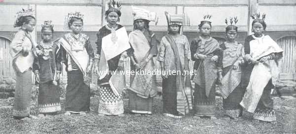 Indonesi, 1911, Onbekend, Van Sumatra's Westkust. Vrouwen in feestdos