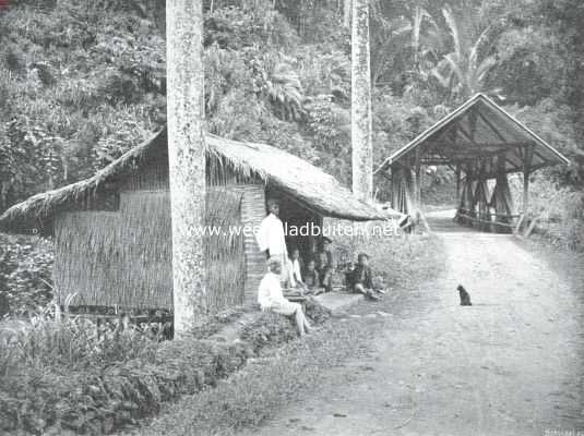 Indonesi, 1911, Onbekend, Van Sumatra's Westkust. Brug over een rivier met warong