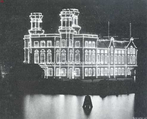 Noord-Holland, 1911, Amsterdam, Het bezoek van President Fallires aan Amsterdam. De verlichting van het gebouw van den Algemeenen Dienst