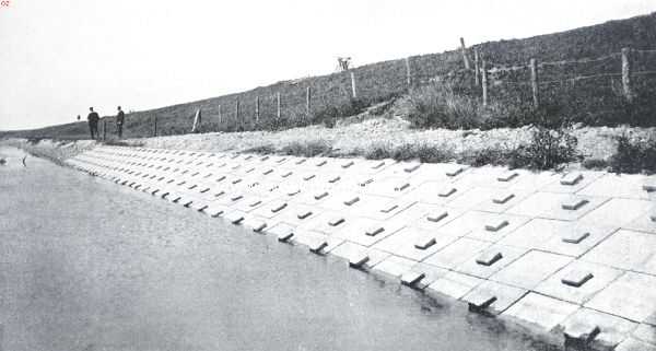 De betonwerken op het eiland Schouwen. Spijkerglooiing