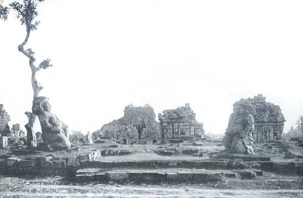 Indonesi, 1911, Onbekend, Van Java's tempelschoonheden. III. Tjandi Swoe. De tempels van Tjandi Swoe