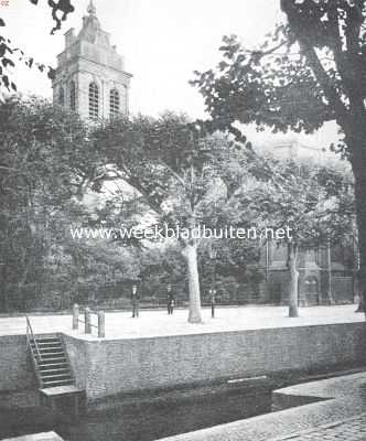 Zuid-Holland, 1911, Schoonhoven, De bedreigde toren en kerk te Schoonhoven. De kerk te Schoonhoven, gezicht van de haven af