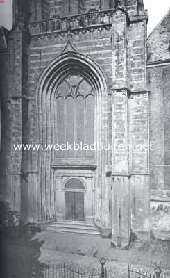 Zuid-Holland, 1911, Schoonhoven, De bedreigde toren en kerk te Schoonhoven. De toren te Schoonhoven. De westelijke hoofdingang met 'n rijke gothische profileering en mooie nis met venster