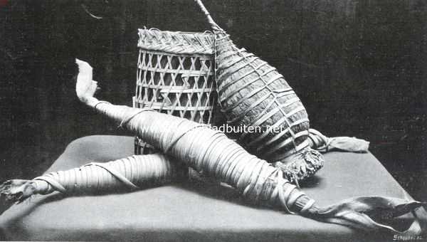 Indonesi, 1911, Onbekend, De tabakscultuur in Ned.-Indi. Verpakkingen van tabak voor de inlandsche markt. Vooraan: Temmber eilanden; achteraan links: Boeroe; rechts: Nieuw-Guinea